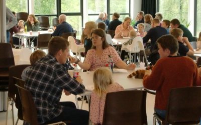 Fullt hus på Raknestundagen